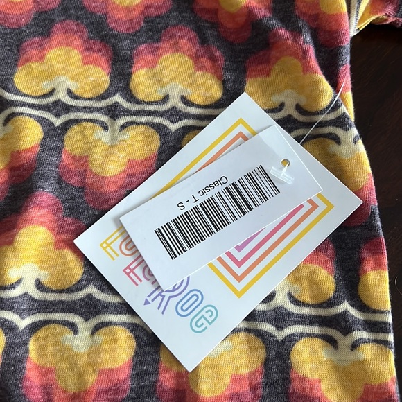 NWT LuLaRoe Classic-T Top Size Small - Picture 7 of 7